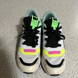 Puma women’s shoe size 10